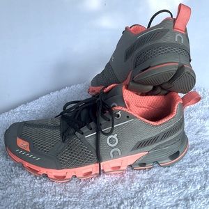 ON CLOUD SHOES size 7